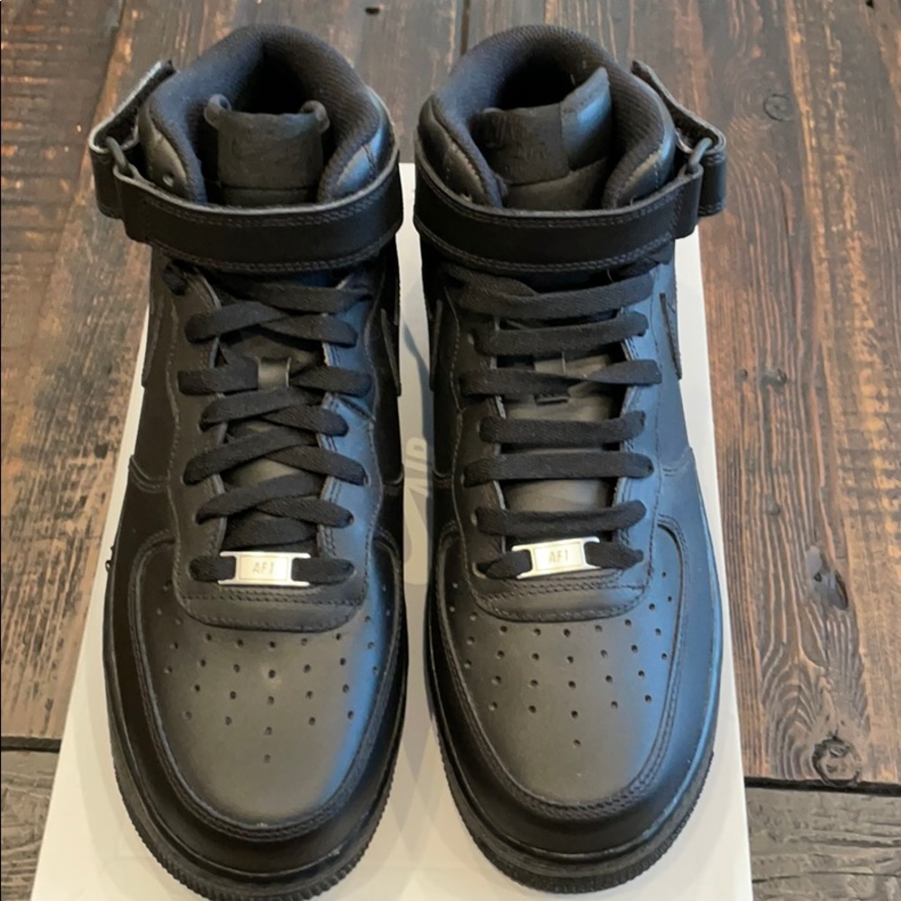 Air Force One Mid ‘07 Black size 10.5